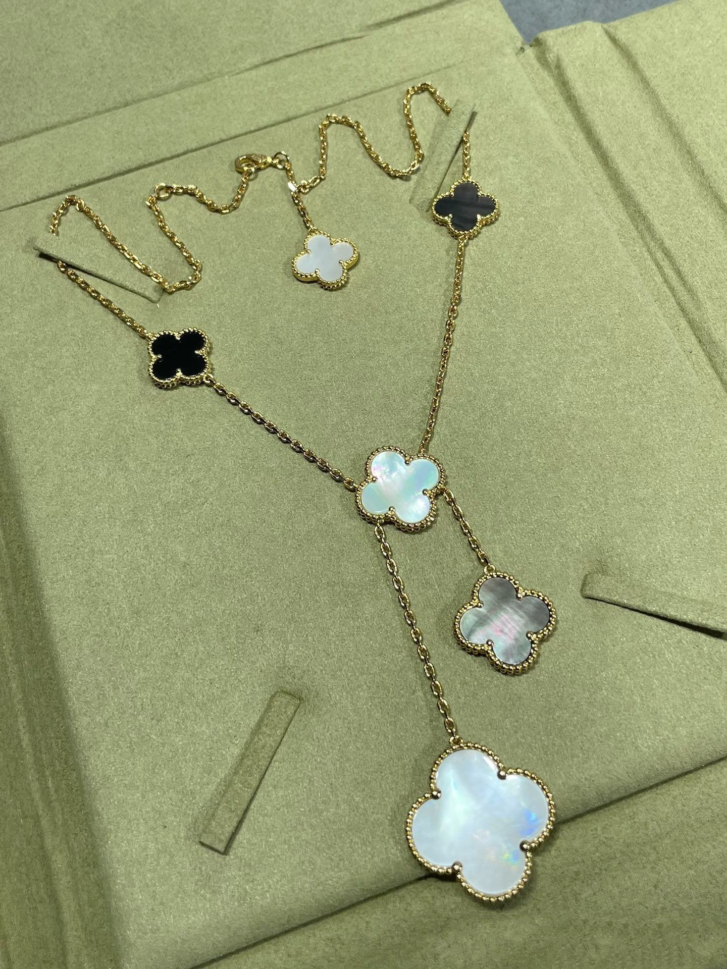 [Amore]CLOVER 6 MOTIF MOP ONYX GOLD NECKLACE