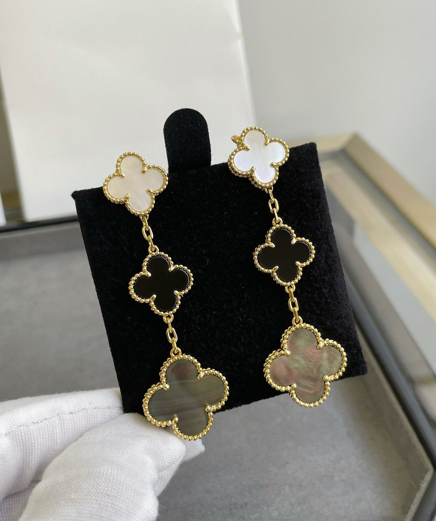 [Amore]CLOVER 3 MOTIF MOP ONYX DARK MOP PINK GOLD EARRINGS