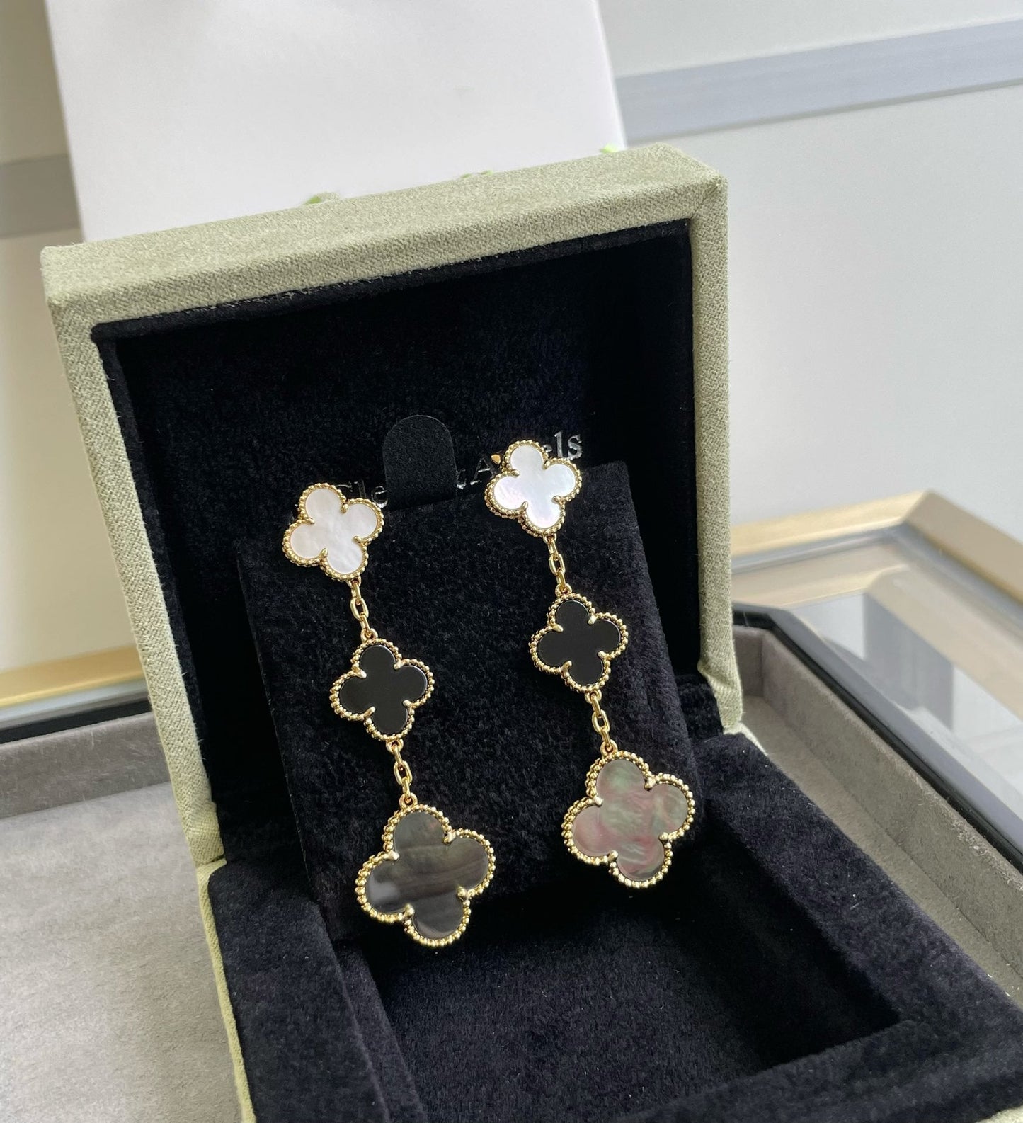 [Amore]CLOVER 3 MOTIF MOP ONYX DARK MOP PINK GOLD EARRINGS