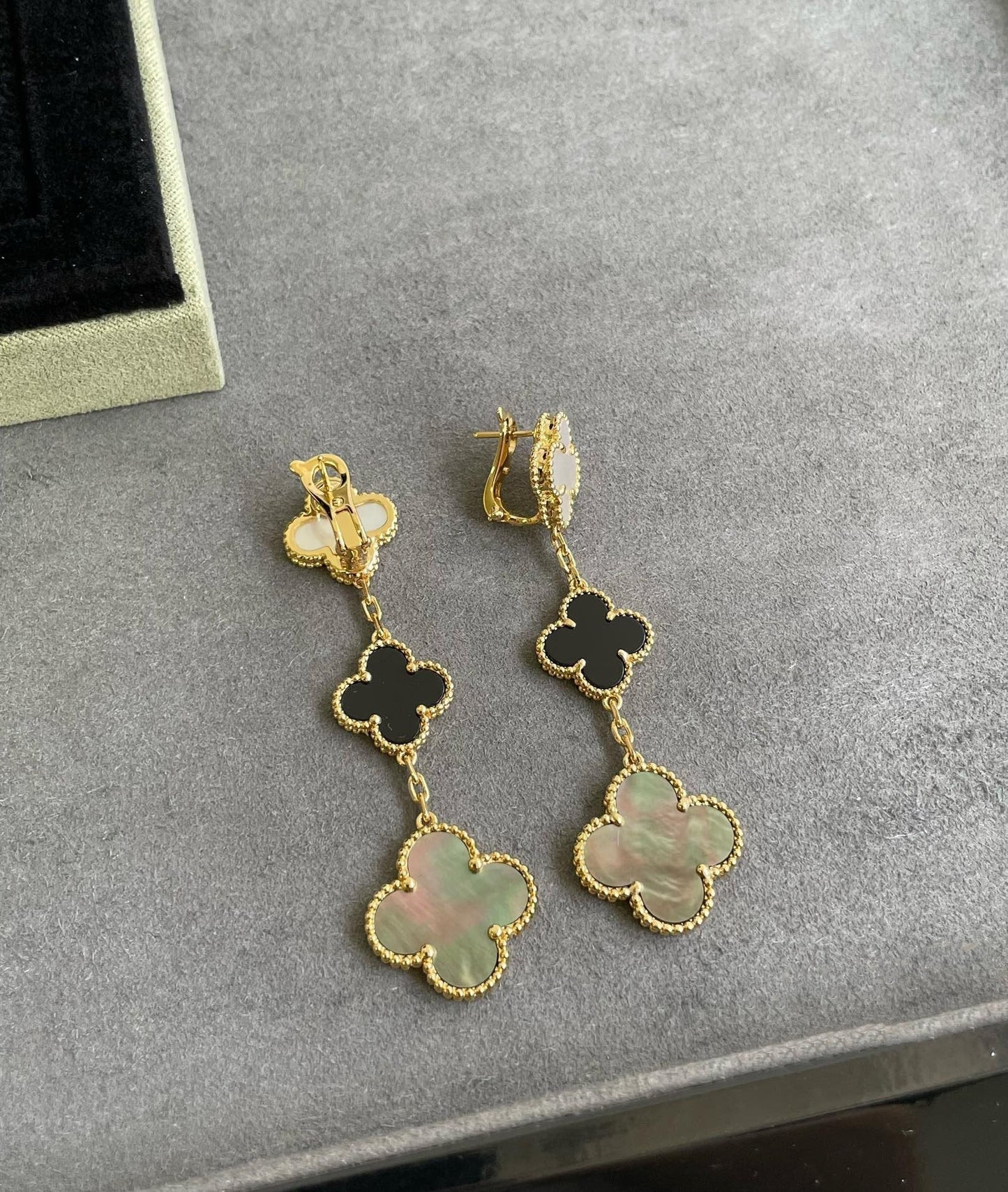[Amore]CLOVER 3 MOTIF MOP ONYX DARK MOP PINK GOLD EARRINGS
