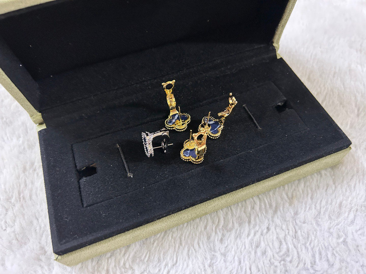 [Amore]CLOVER PIETERSITE MEDIUM STUD EARRINGS