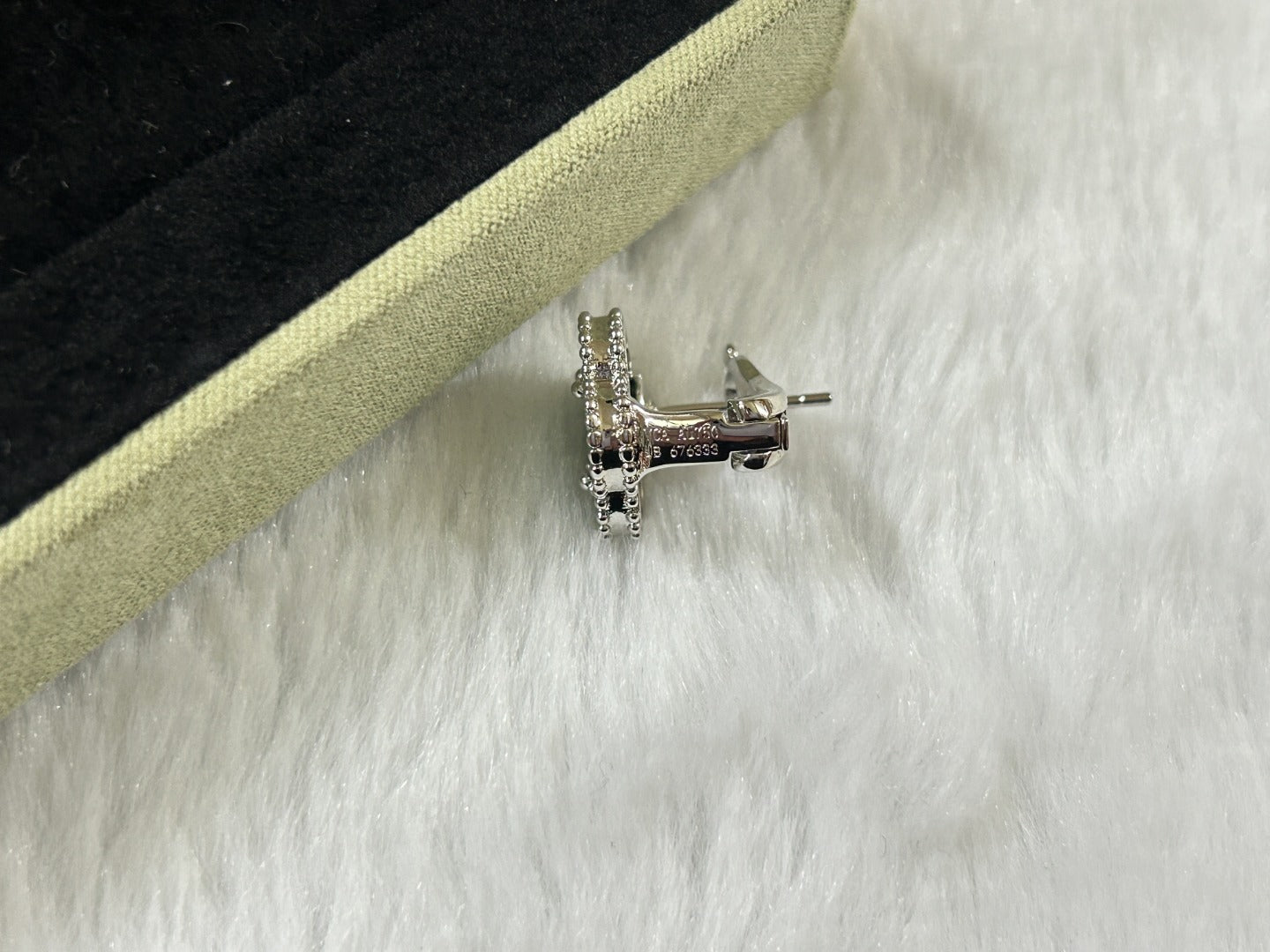 [Amore]CLOVER PIETERSITE MEDIUM STUD EARRINGS