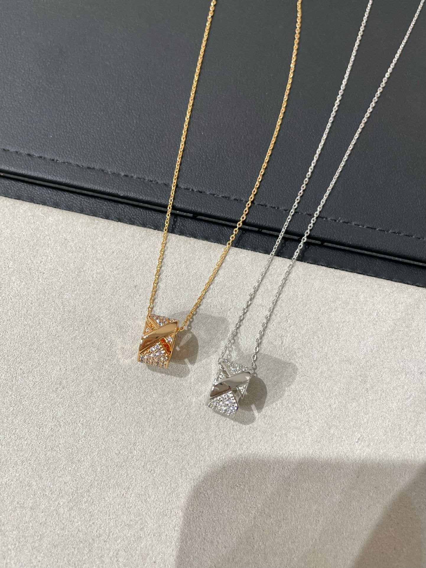 [Amore]LIENS EVIDENCE DIAMOND PAVED NECKLACE