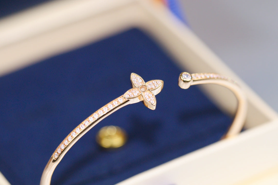 [Amore]IDYLLE PINK GOLD OPEN BRACELET DIAMOND PAVED