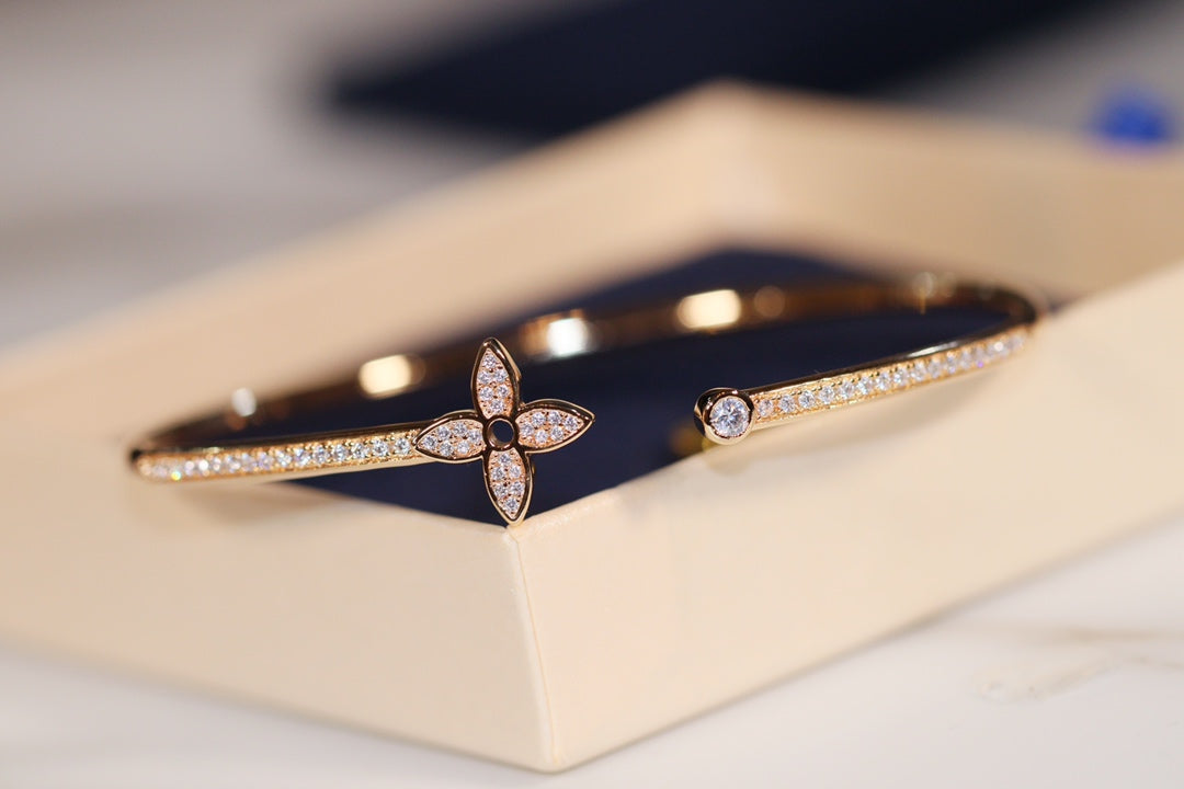 [Amore]IDYLLE GOLD OPEN BRACELET DIAMOND PAVED