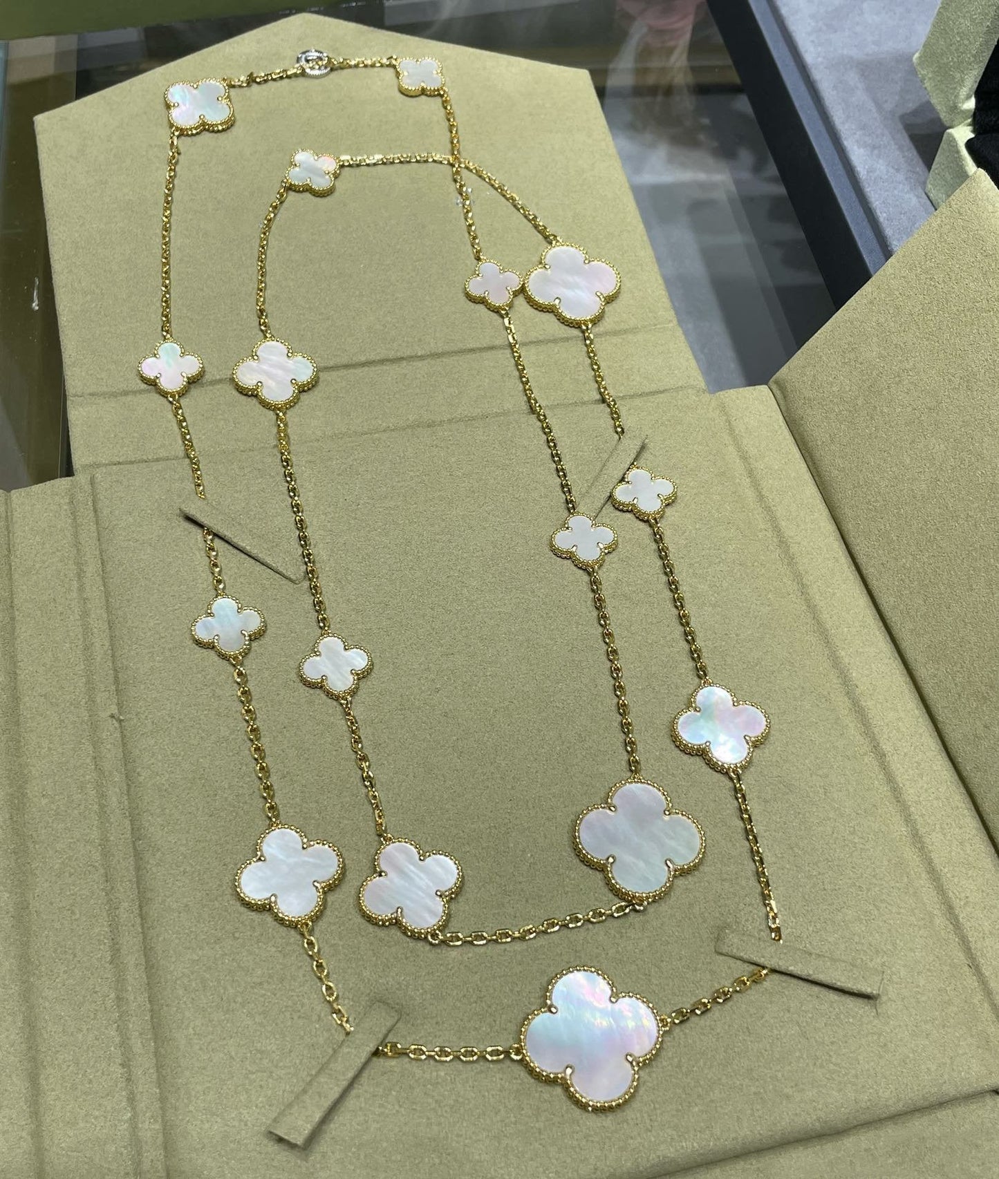 [Amore]CLOVER 16 MOTIF WHITE MOP GOLD NECKLACE