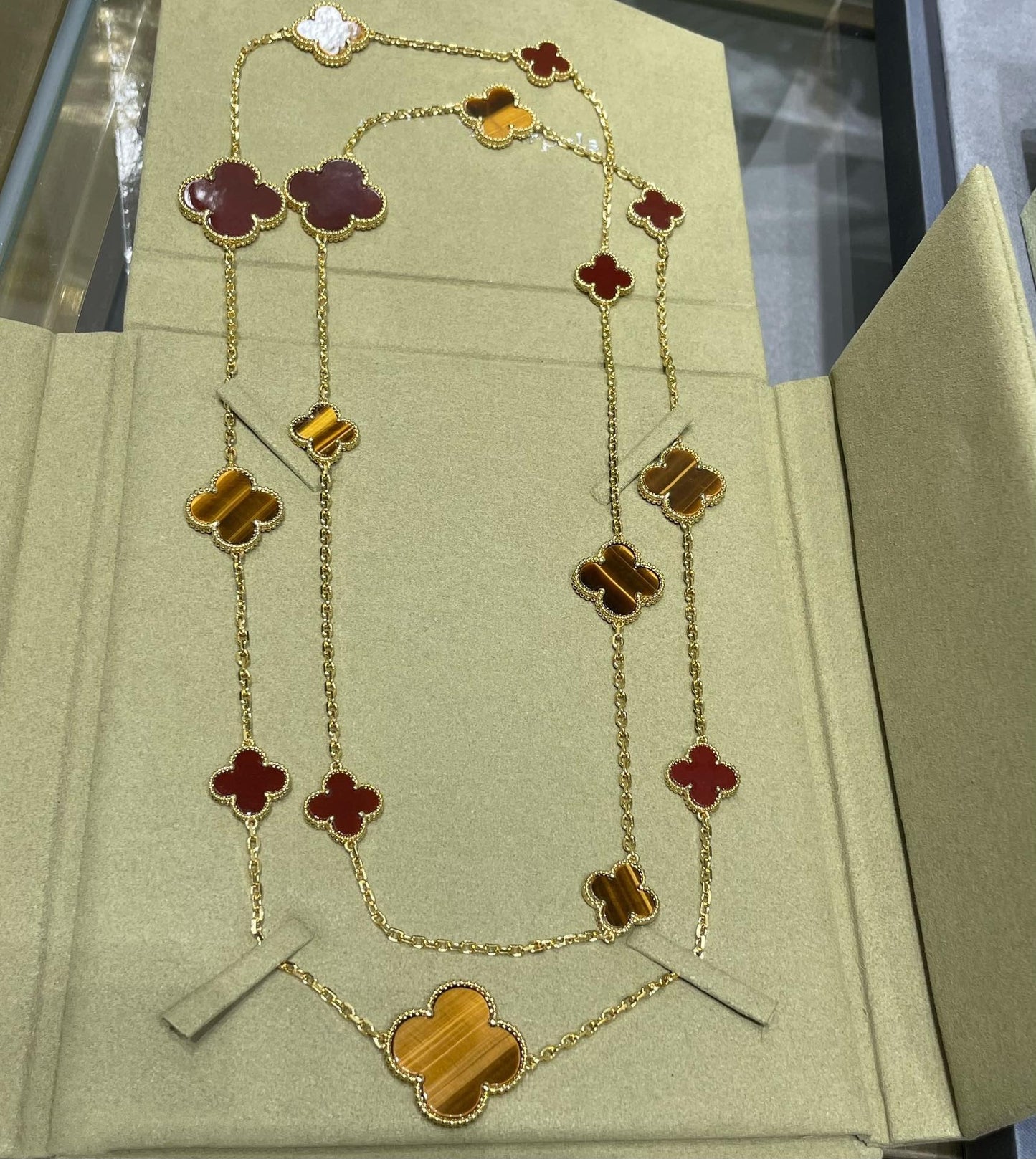 [Amore]CLOVER 16 MOTIF CARNELIAN TIGER EYE ROSE GOLD NECKLACE