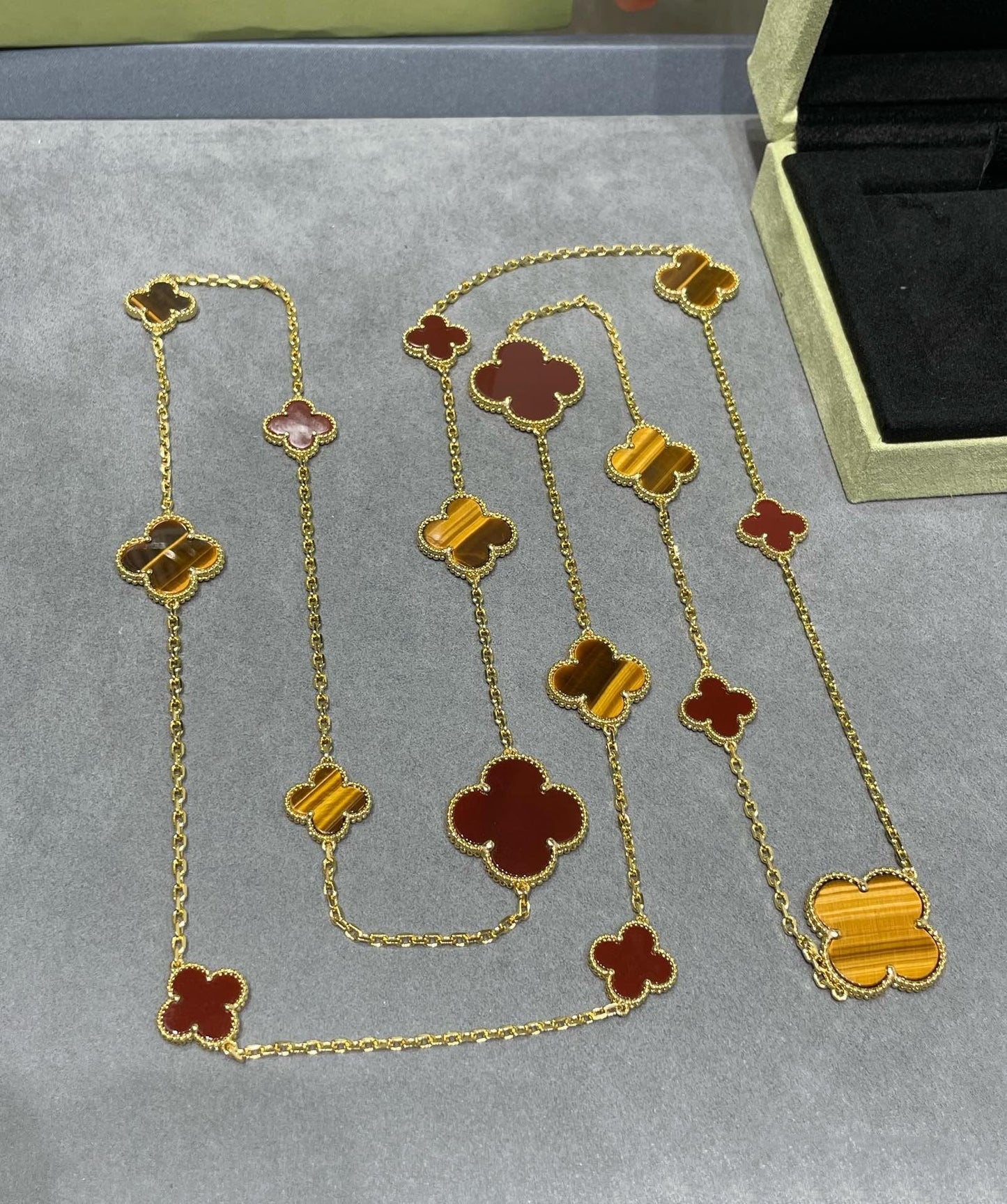 [Amore]CLOVER 16 MOTIF CARNELIAN TIGER EYE ROSE GOLD NECKLACE