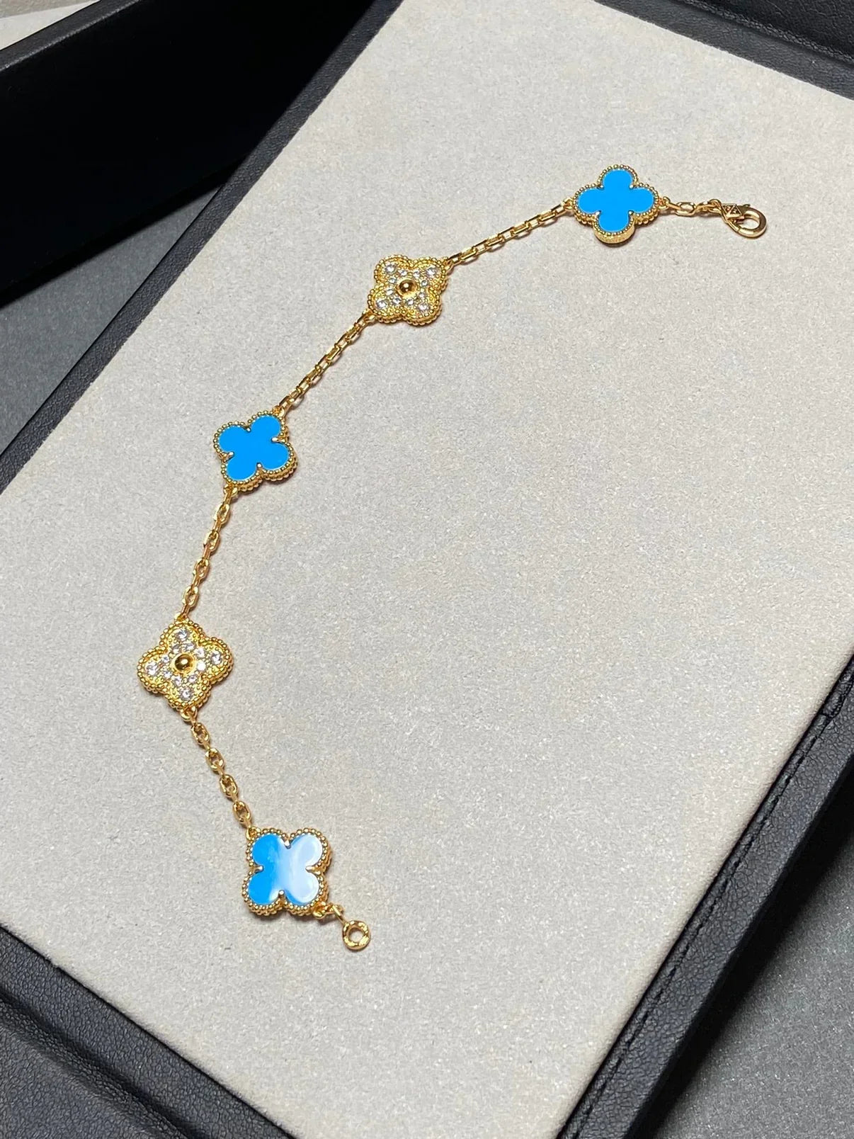 [Amore] CLOVER 5 MOTIF BLUE AGATE BRACELET COLLECTION