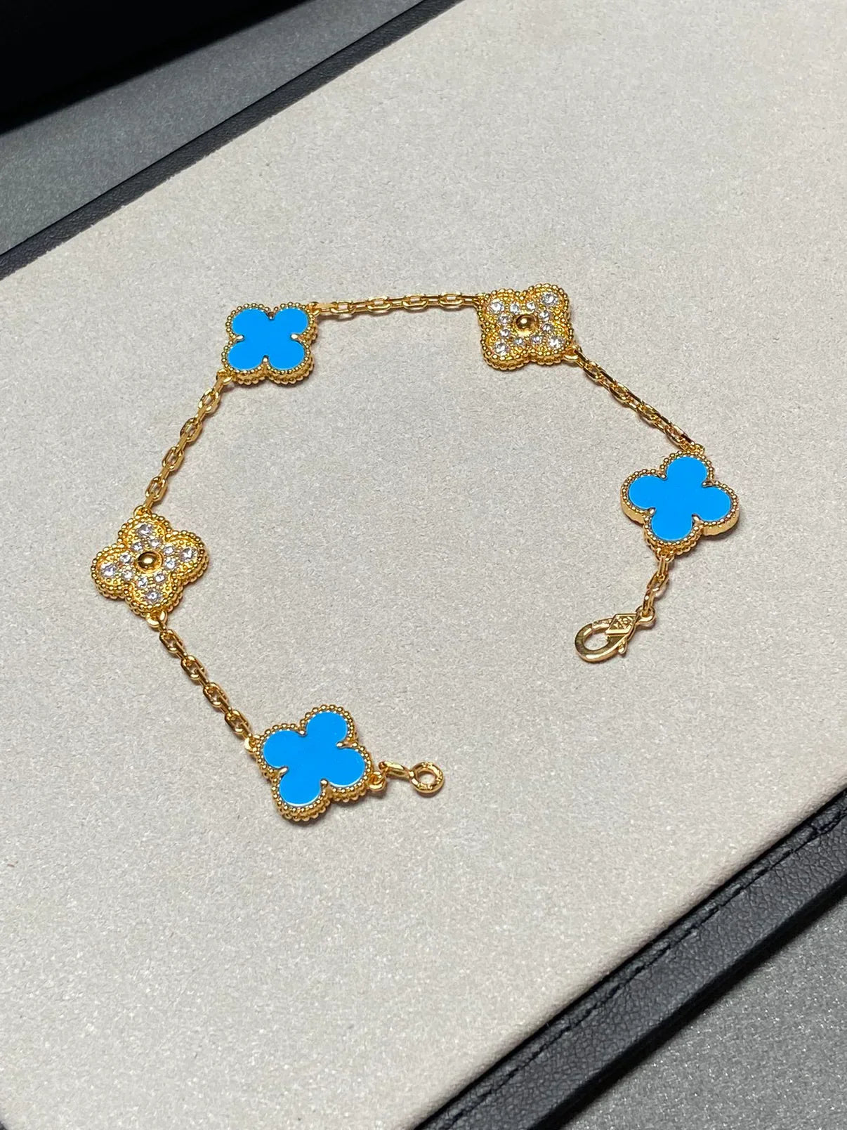 [Amore] CLOVER 5 MOTIF BLUE AGATE BRACELET COLLECTION
