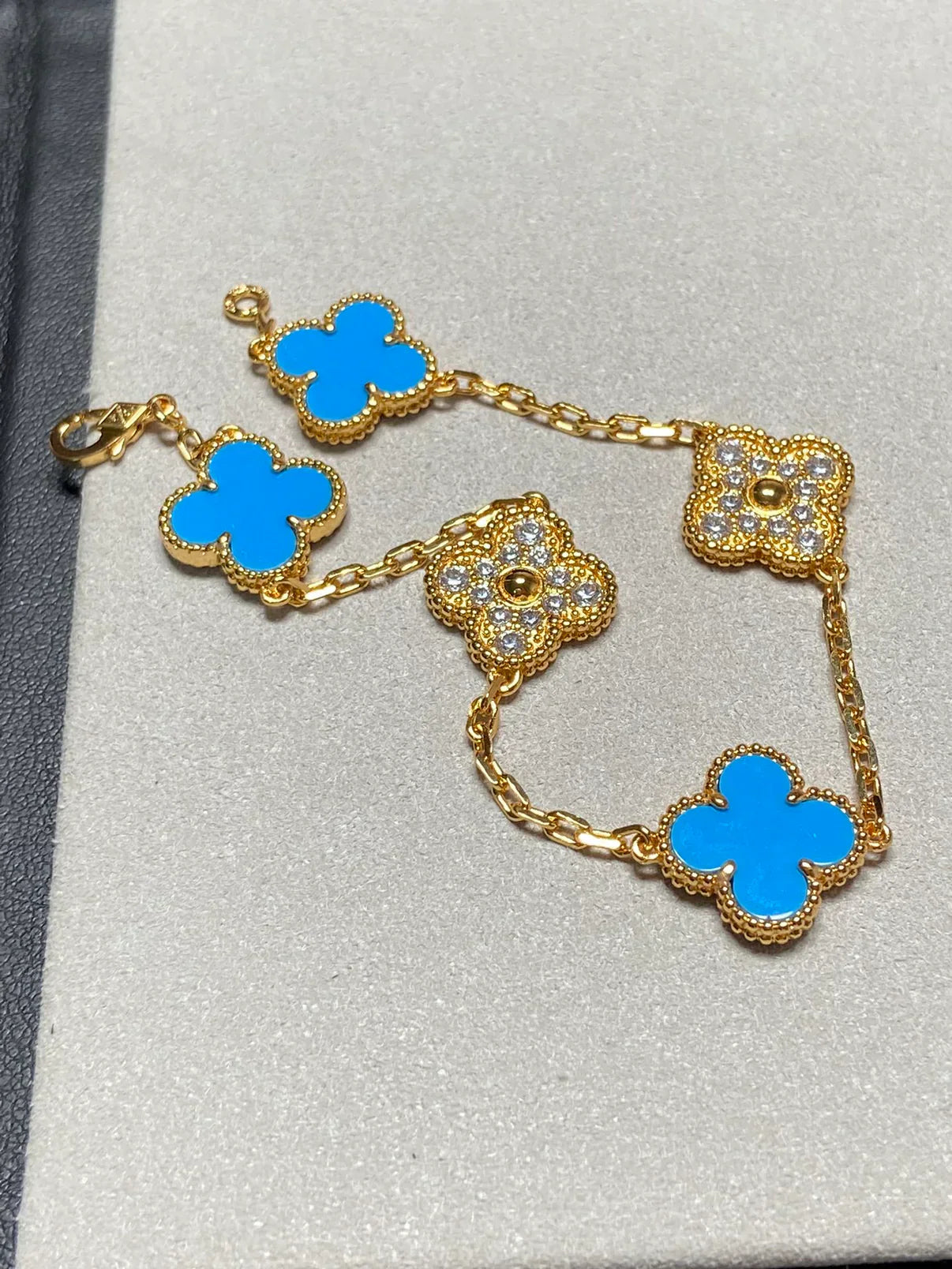 [Amore] CLOVER 5 MOTIF BLUE AGATE BRACELET COLLECTION