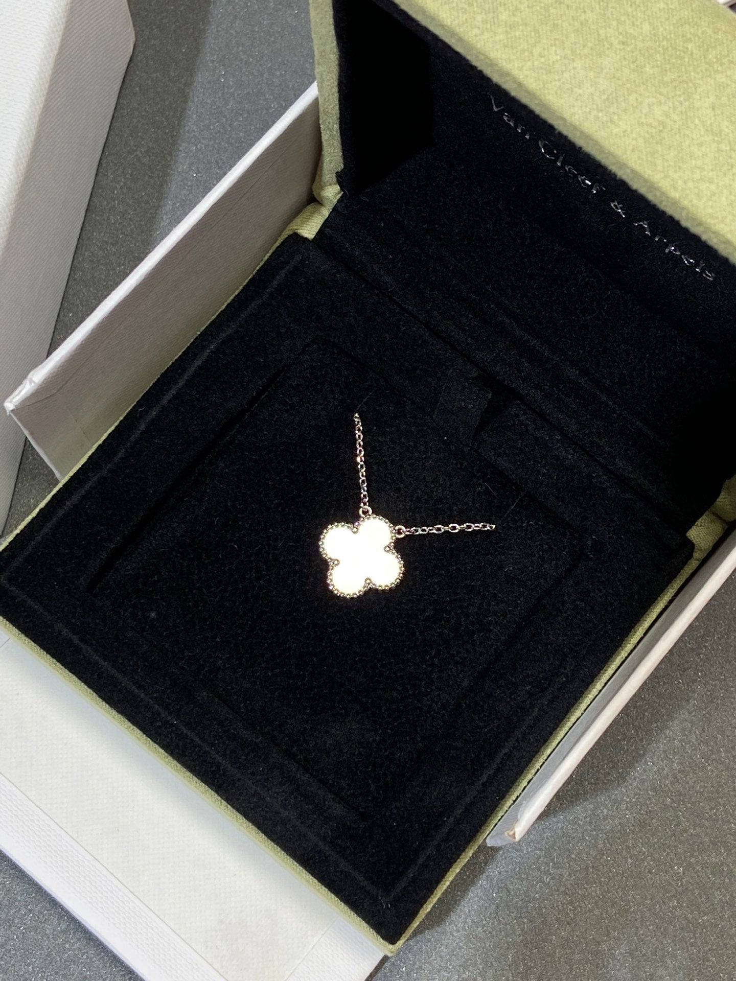 [Amore]CLOVER MEDIUM SILVER WHITE MOP NECKLACE