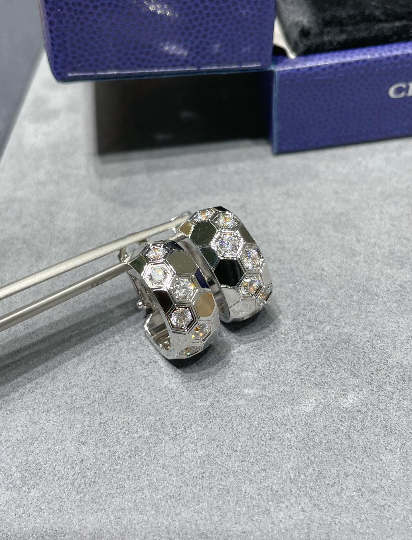 [Amore]BEE LOVE DIAMOND HOOP EARRINGS