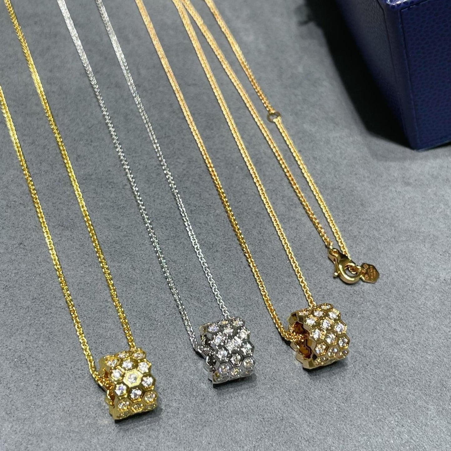 [Amore]BEE LOVE DIAMOND PAVED 3 ROW NECKLACE