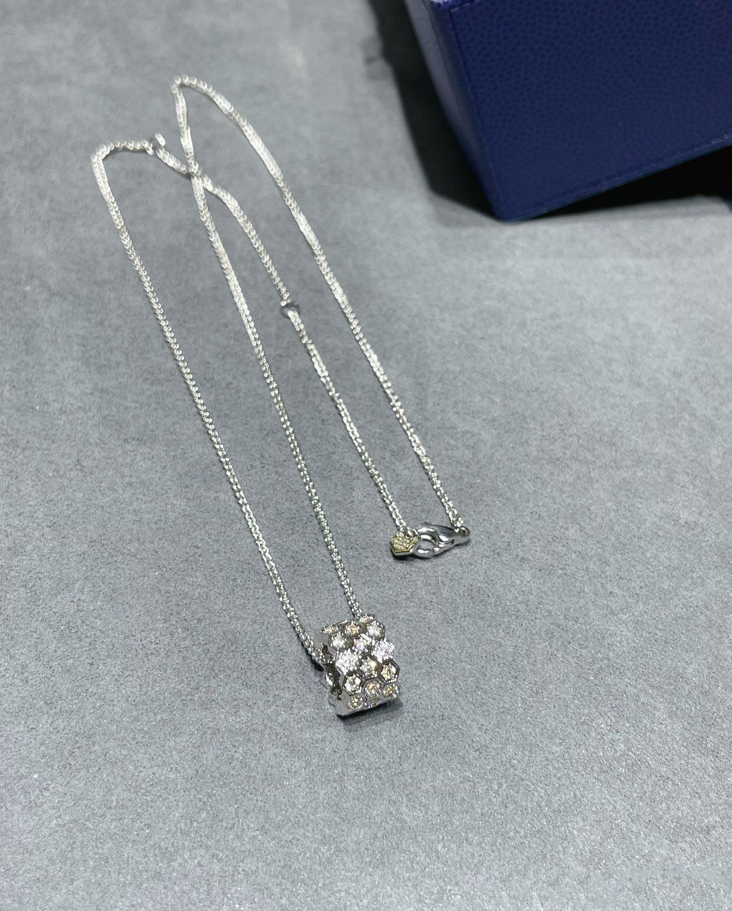 [Amore]BEE LOVE DIAMOND PAVED 3 ROW NECKLACE