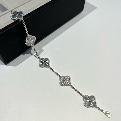 [Amore] CLOVER 5 MOTIF LASER BRACELET COLLECTION