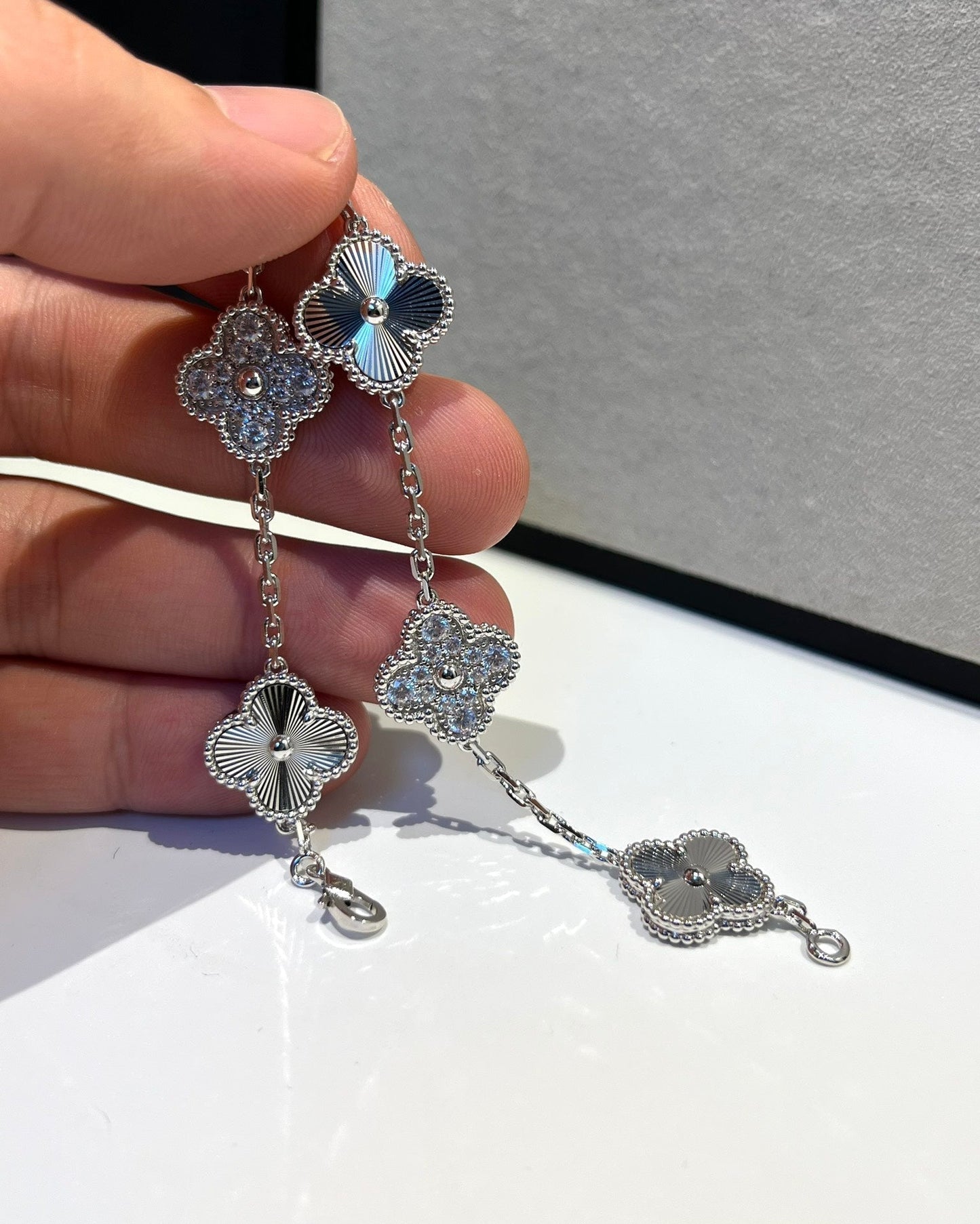 [Amore] CLOVER 5 MOTIF LASER BRACELET COLLECTION