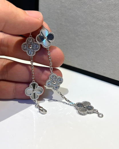 [Amore] CLOVER 5 MOTIF LASER BRACELET COLLECTION