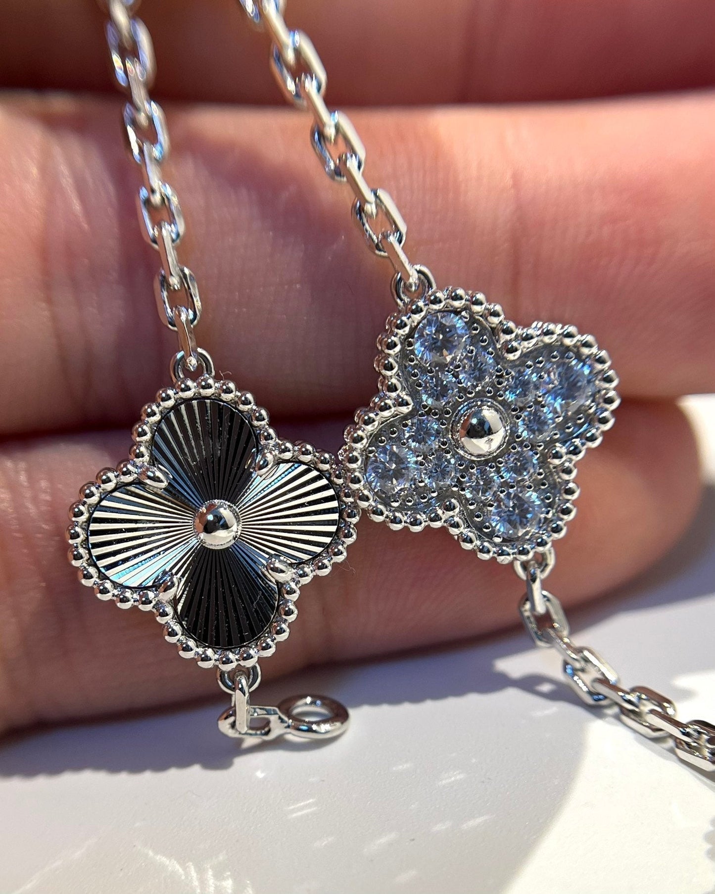 [Amore] CLOVER 5 MOTIF LASER BRACELET COLLECTION