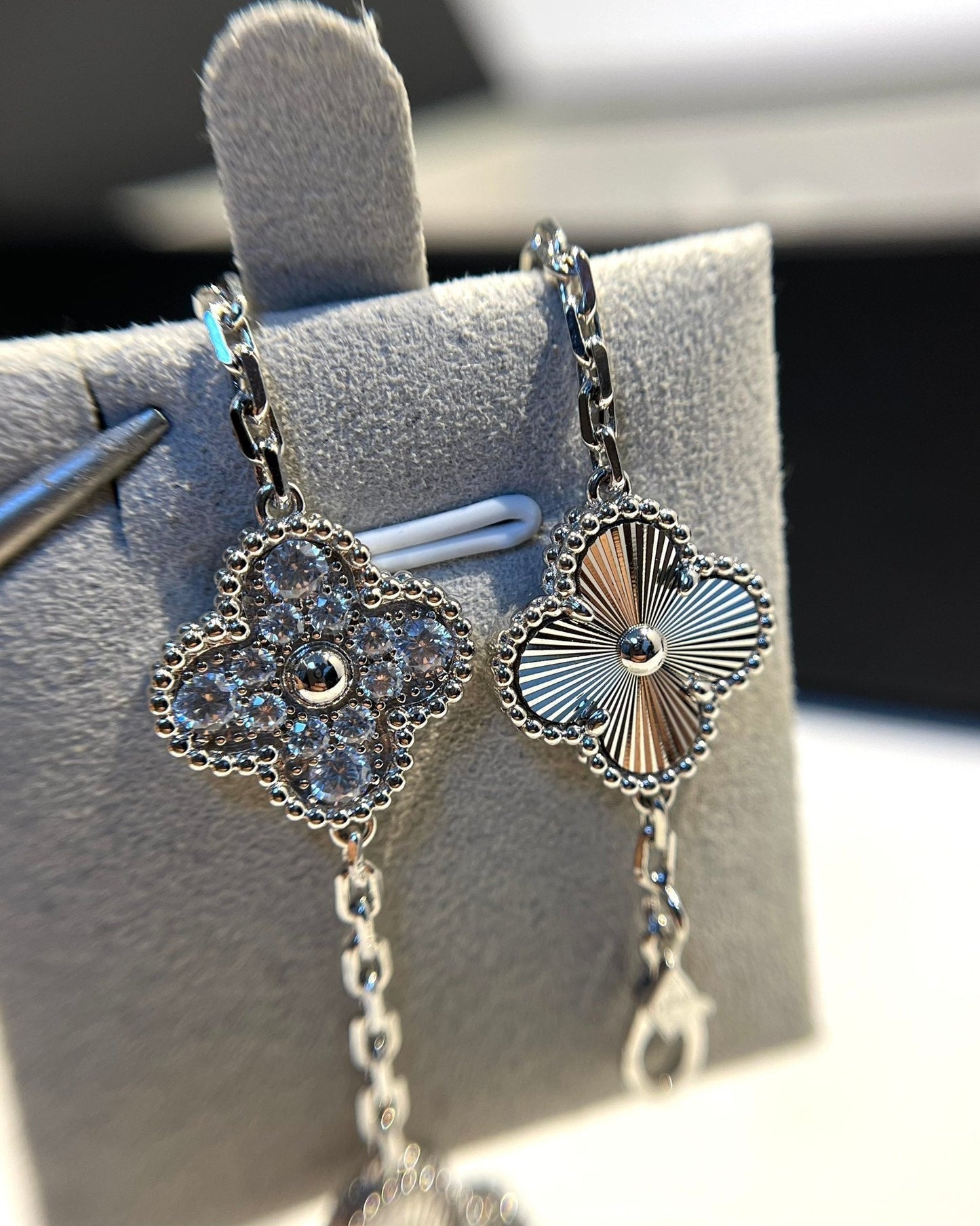 [Amore] CLOVER 5 MOTIF LASER BRACELET COLLECTION