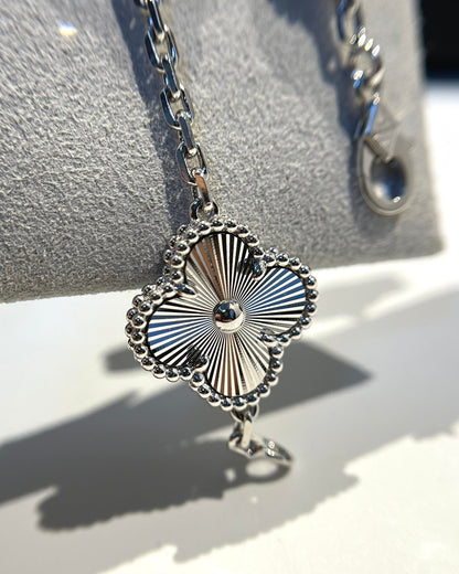 [Amore] CLOVER 5 MOTIF LASER BRACELET COLLECTION