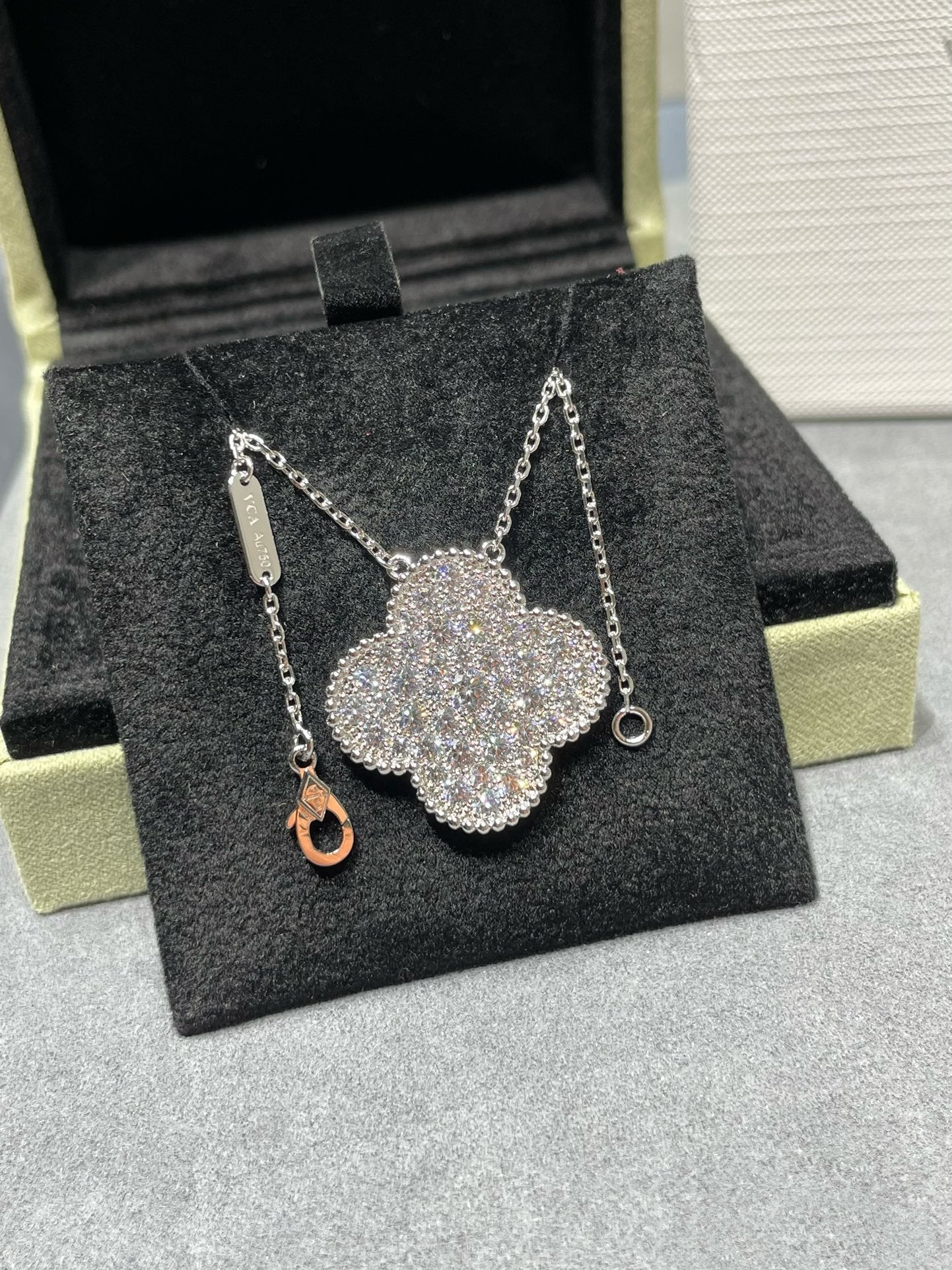 [Amore]CLOVER 25MM LARGE PENDANT DIAMOND PAVED SILVER NECKLACE