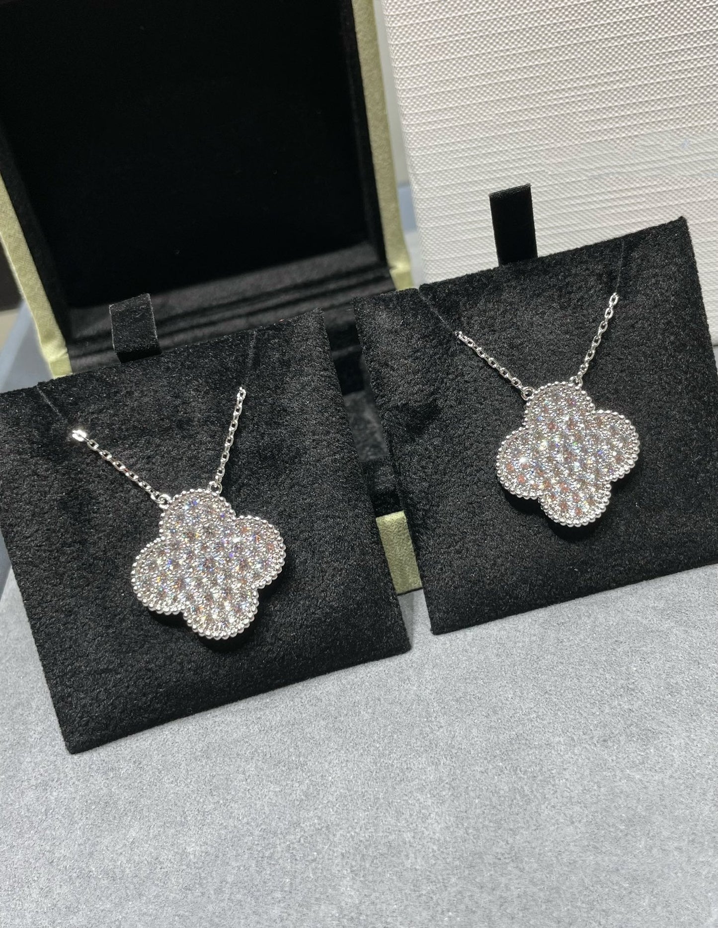 [Amore]CLOVER 25MM LARGE PENDANT DIAMOND PAVED SILVER NECKLACE