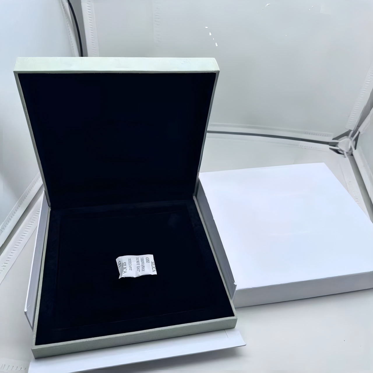[Amore] VA CLOVER BOX GIFT BAG