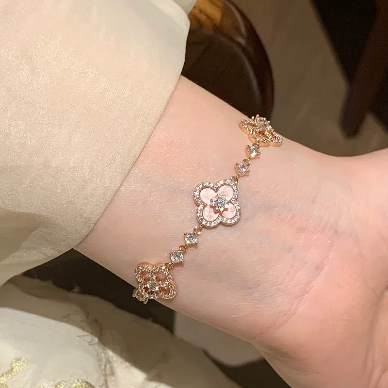 [Amore]CLOVER 5 MOTIF PINK BLUE RED WHITE BRACELET