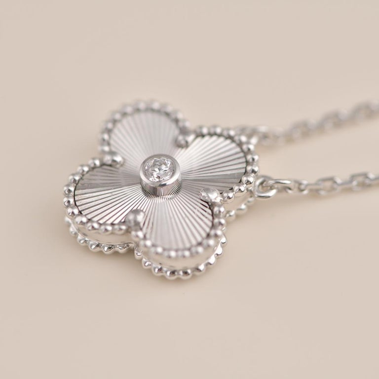 [Amore]CLOVER  15MM DIAMOND LASER NECKLACE SILVER