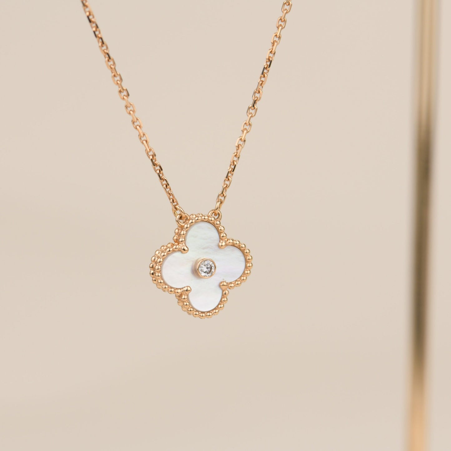 [Amore]CLOVER 15MM DIAMOND WHITE FRITILLARIA NECKLACE
