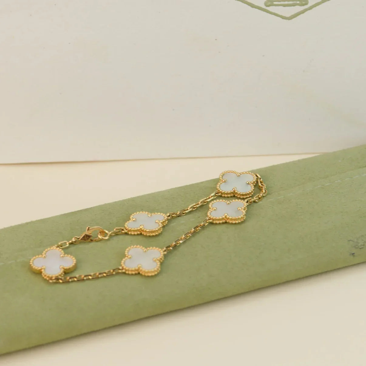 [Amore]CLOVER WHITE PEARL MOP 5 MOTIF BRACELET COLLECTION