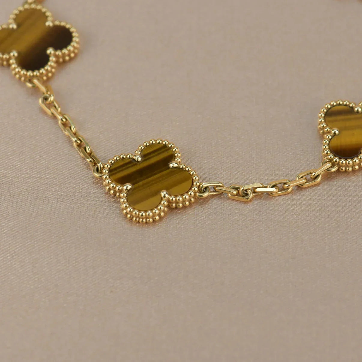 [Amore] CLOVER 5 MOTIFS TIGER EYE BRACELET COLLECTION