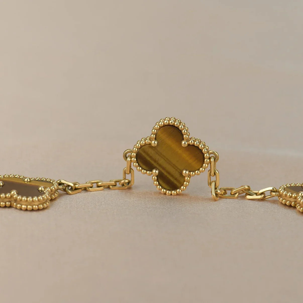 [Amore] CLOVER 5 MOTIFS TIGER EYE BRACELET COLLECTION