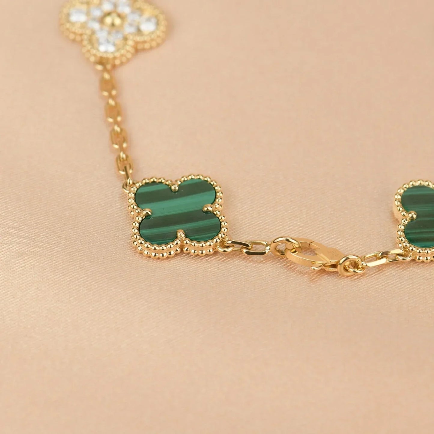 [Amore] CLOVER 5 MOTIF MALACHITE BRACELET COLLECTION