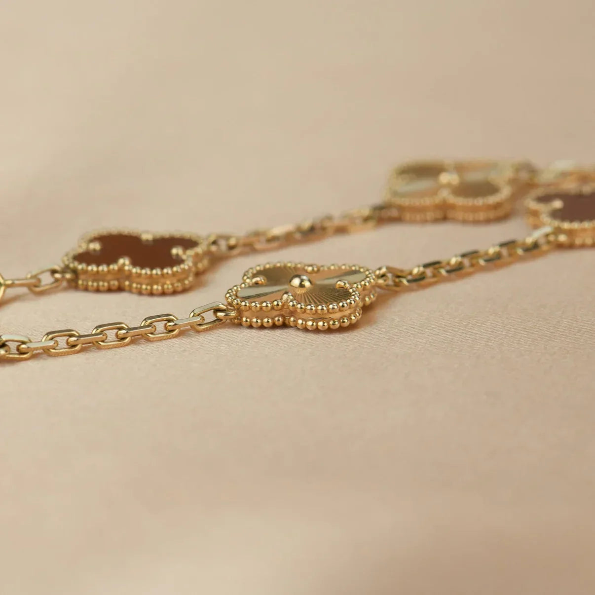 [Amore] CLOVER 5 MOTIF RED CORNELIAN BRACELET COLLECTION