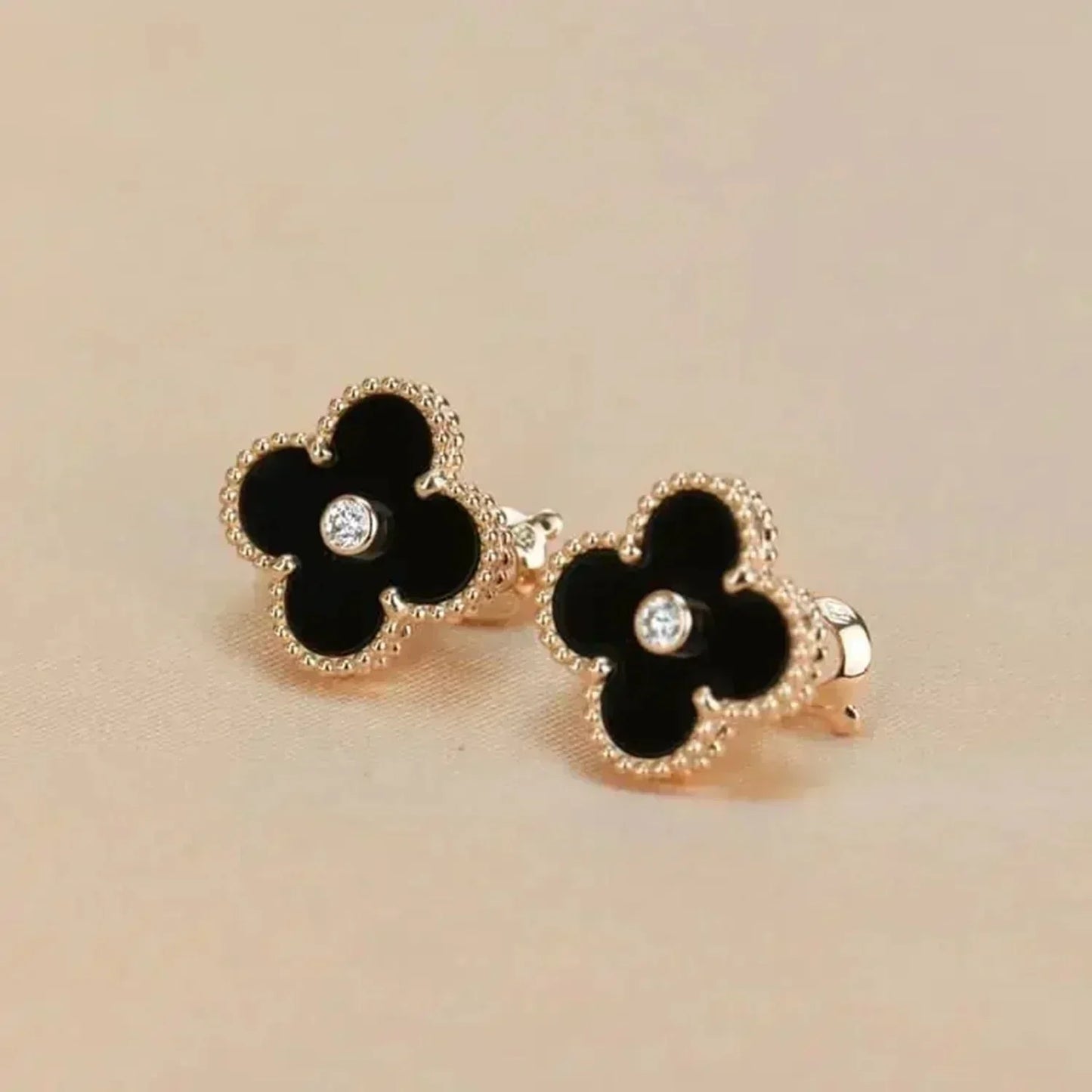 [Amore]CLOVER MEDIUM 1 MOTIFS ONYX DIAMOND EARRINGS
