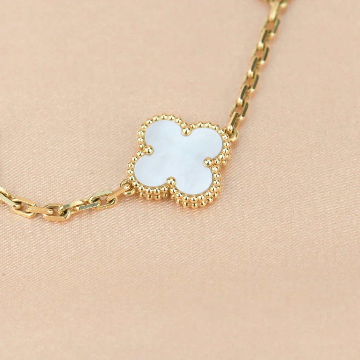 [Amore]CLOVER WHITE PEARL MOP 5 MOTIF BRACELET COLLECTION