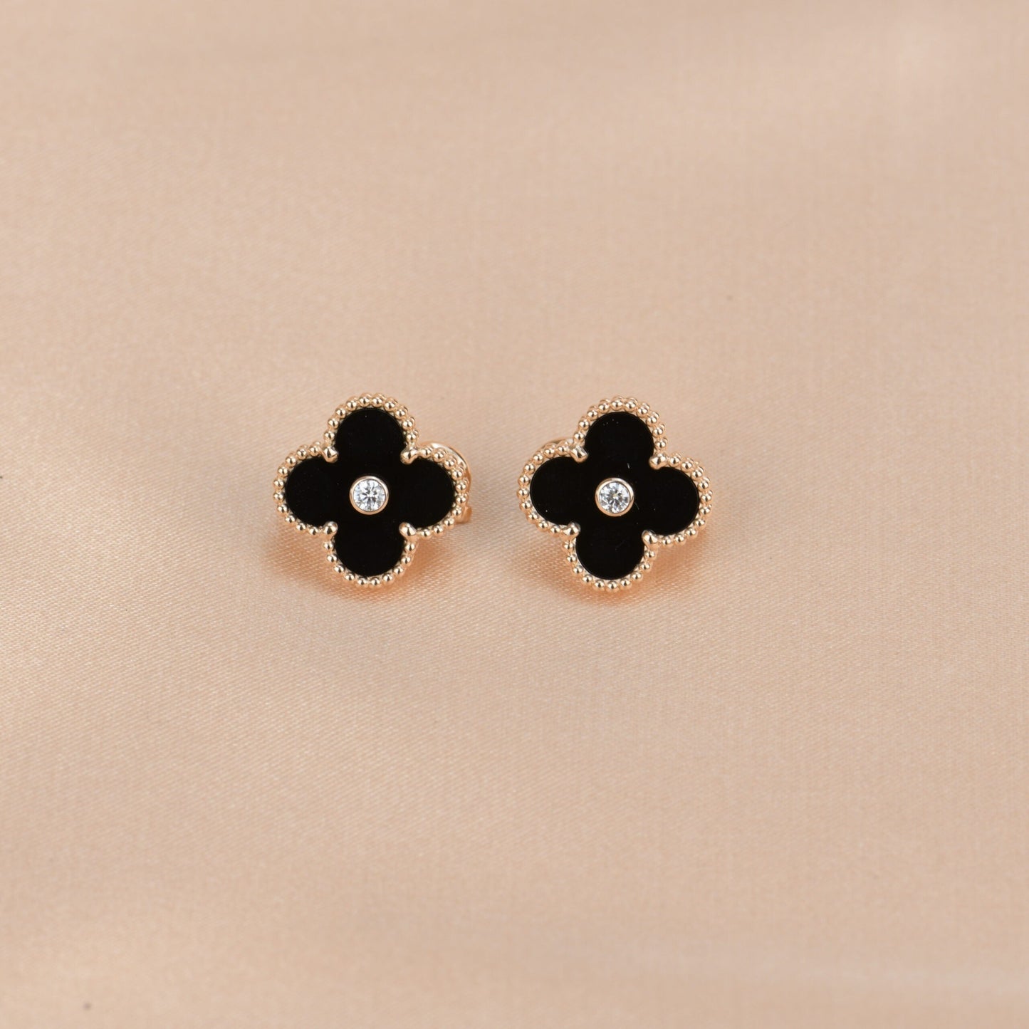 [Amore]CLOVER MEDIUM 1 MOTIFS ONYX DIAMOND EARRINGS