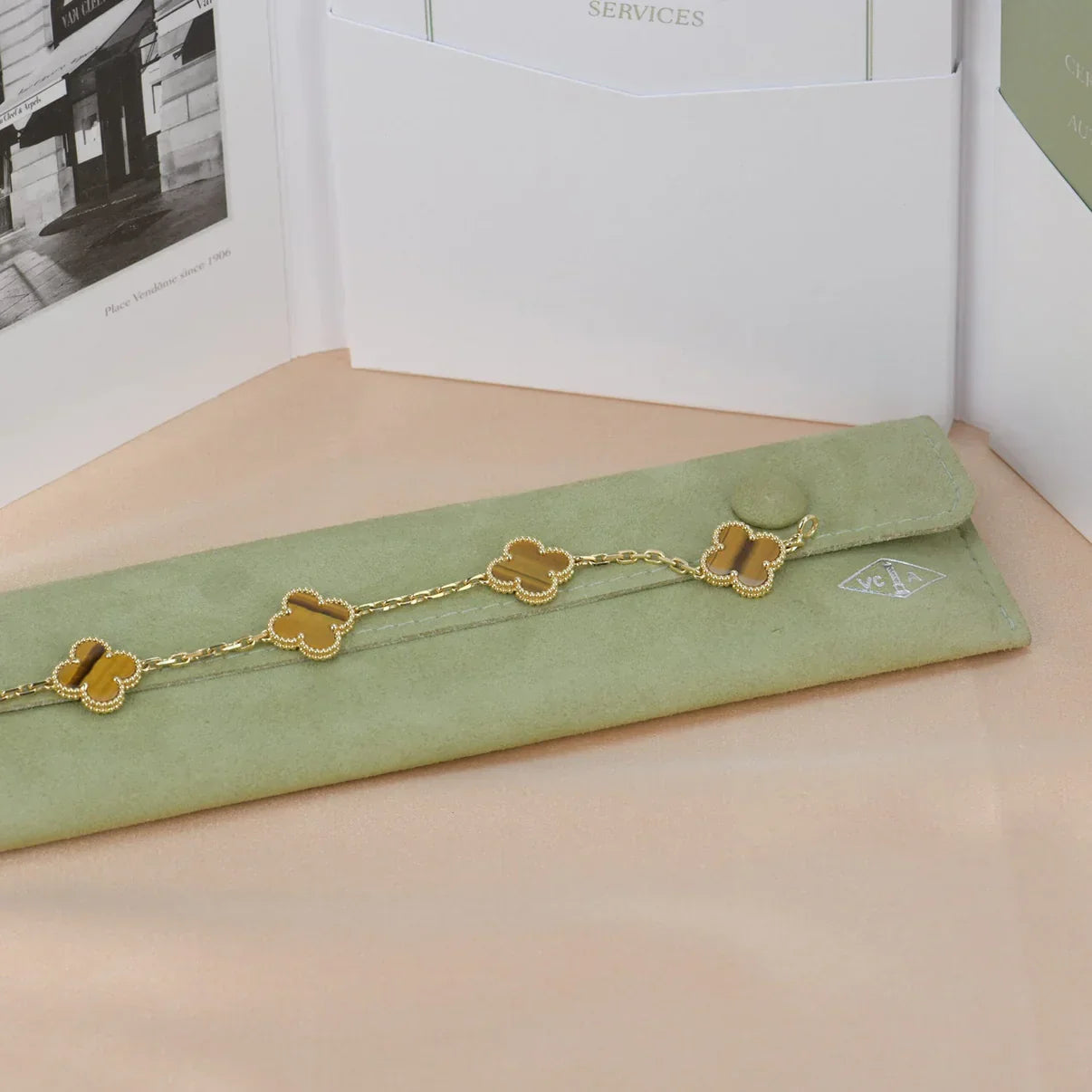 [Amore] CLOVER 5 MOTIFS TIGER EYE BRACELET COLLECTION