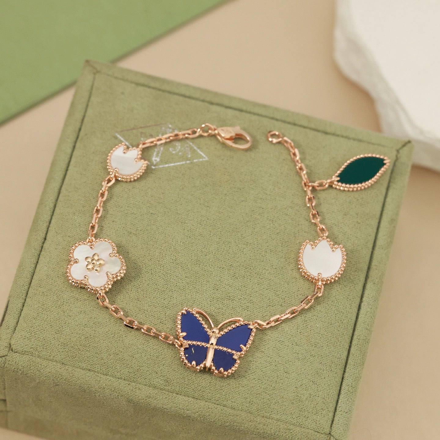 [Amore]LUCKY SPRING BUTTERFLY 5 MOTIF BRACELET
