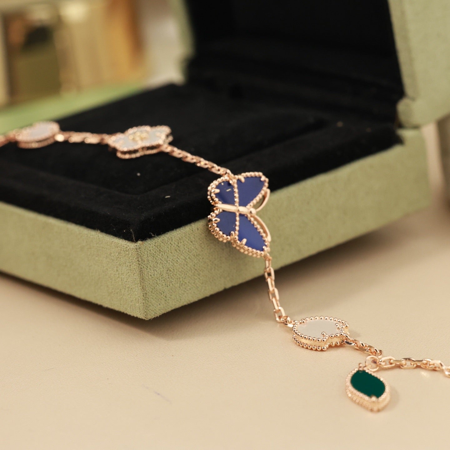 [Amore]LUCKY SPRING BUTTERFLY 5 MOTIF BRACELET