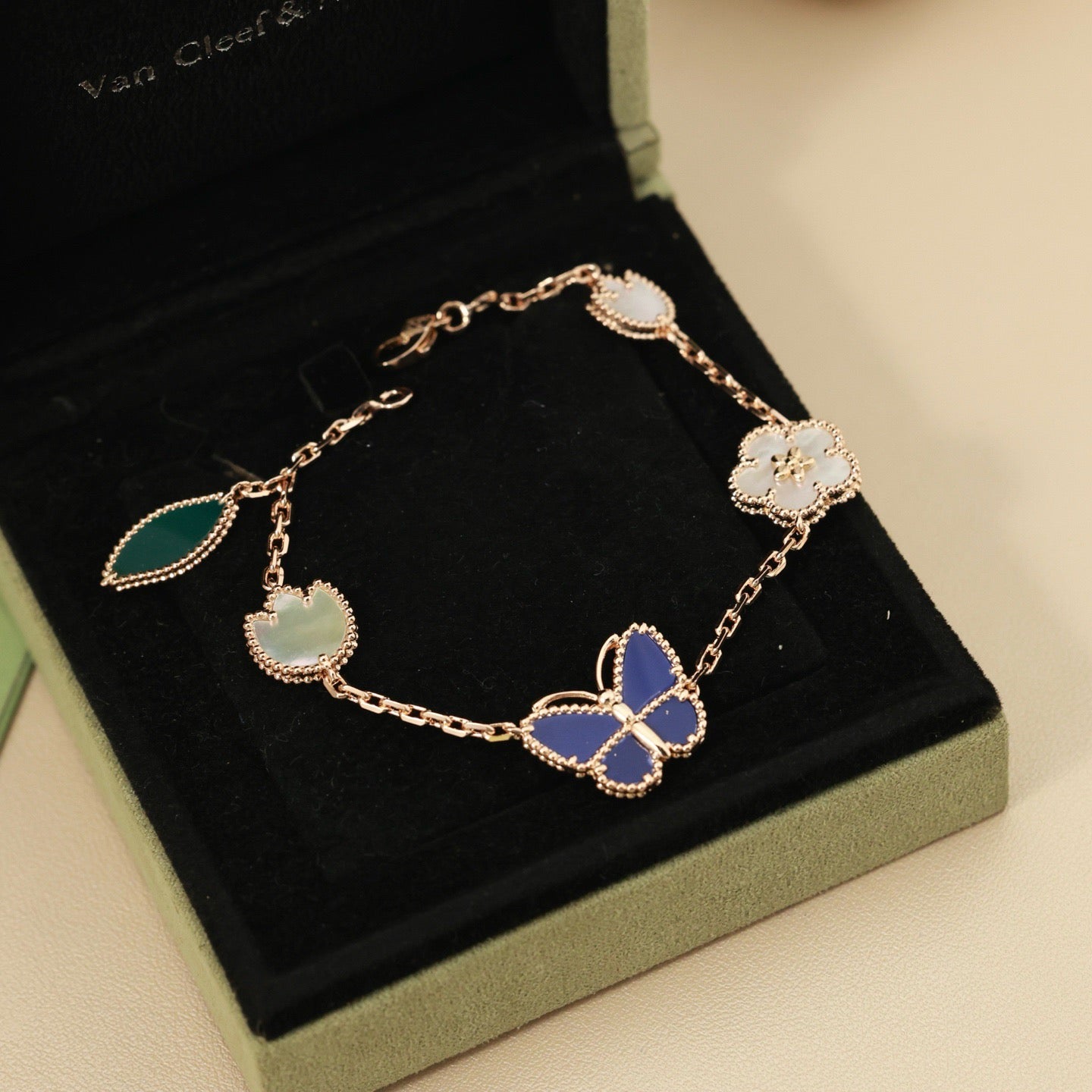 [Amore]LUCKY SPRING BUTTERFLY 5 MOTIF BRACELET