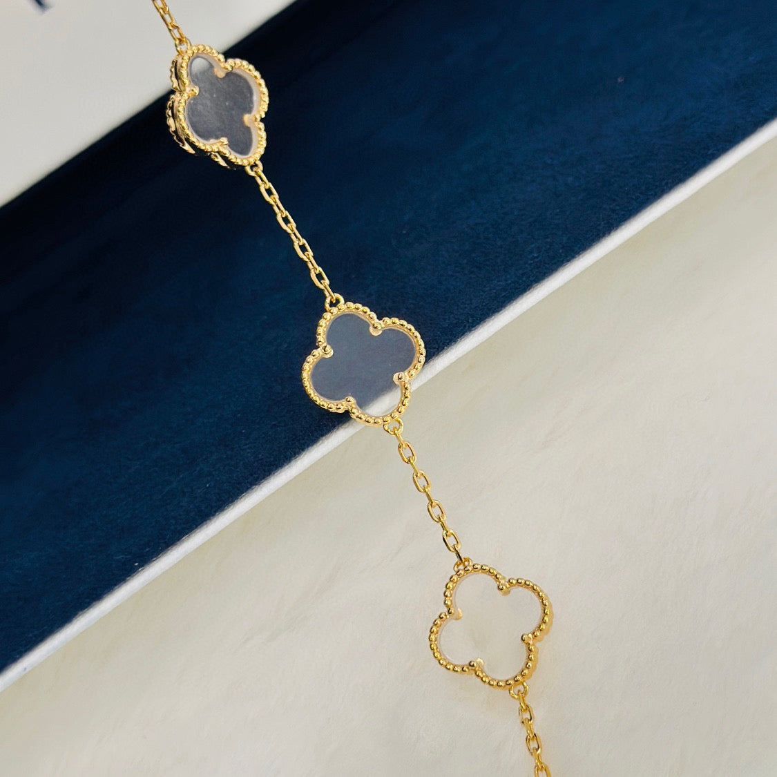 [Amore]CLOVER 5 MOTIF ROCK CRYSTAL BRACELET