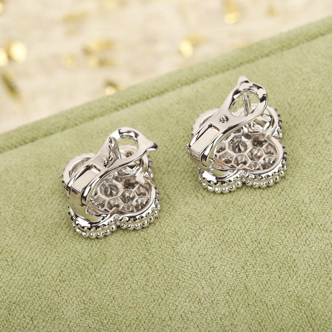 [Amore]CLOVER DIAMOND STUD EARRINGS