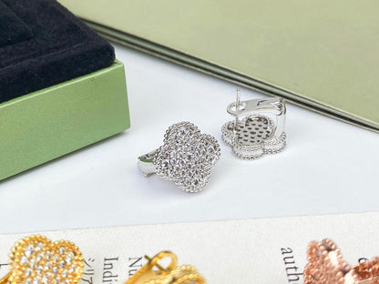 [Amore]CLOVER DIAMOND STUD EARRINGS