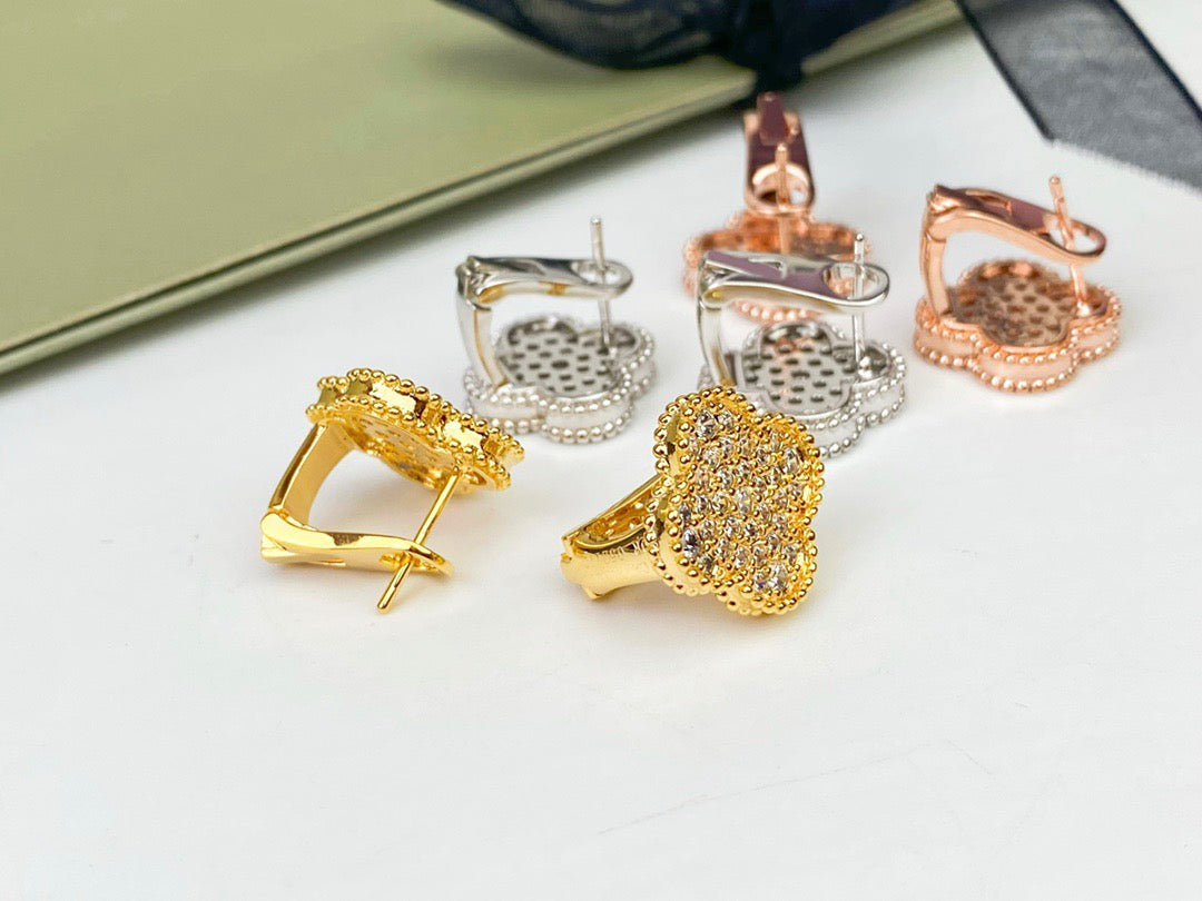 [Amore]CLOVER DIAMOND STUD EARRINGS