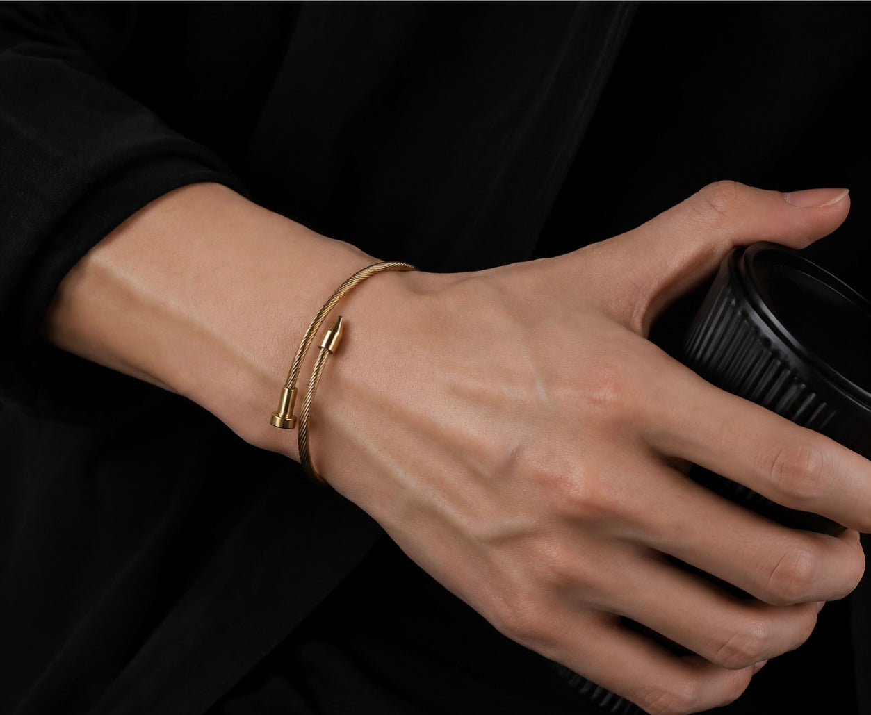 [Amore]Adjustable Metal Bracelet with an Open Clasp
