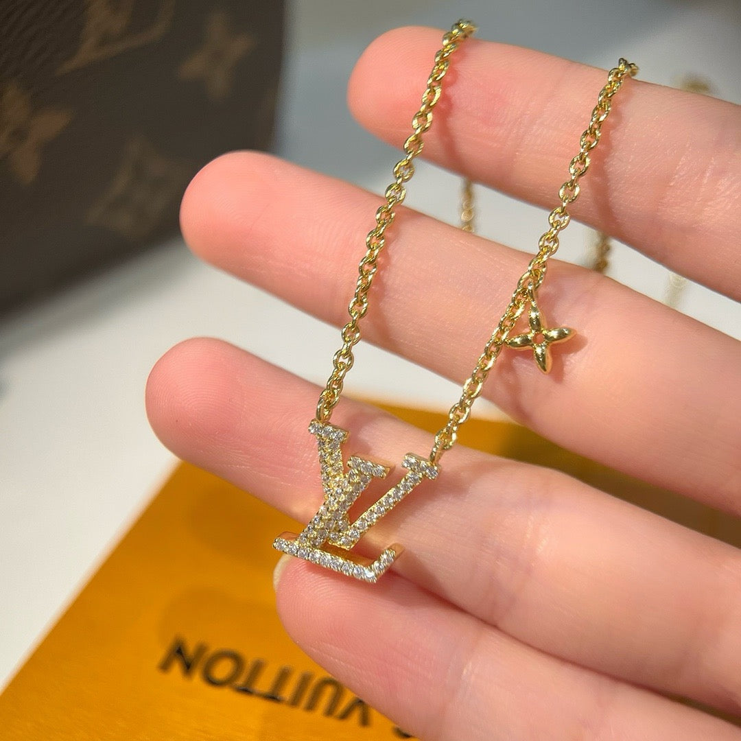 [Amore]LOUISv GOLD NECKLACE