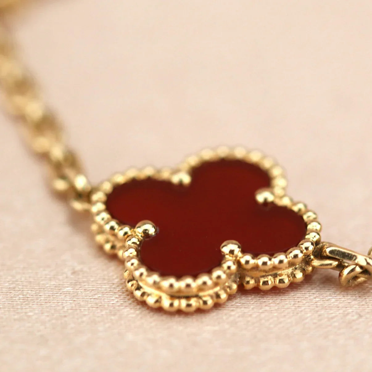 [Amore] CLOVER 5 MOTIF RED CORNELIAN BRACELET COLLECTION